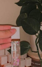 Load image into Gallery viewer, Mariposa Lip Gloss
